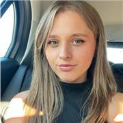 Sono una studentessa del secondo anno di comunicazione, diplomata al liceo linguistico. Offro ripetizioni e aiuto compiti